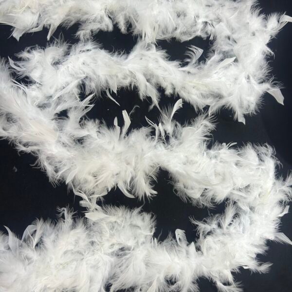 Boa de Plumas Blanca de 180 cm para traje pascuense y vestuario artístico