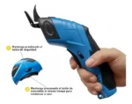 Tijera eléctrica recargable con doble cuchilla, ideal para trabajos de corte rápidos y precisos.